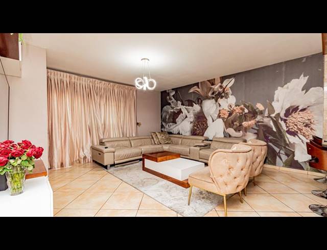 3 BEDROOM TOWNHOUSE FOR SALE IN ELANDSHAVEN